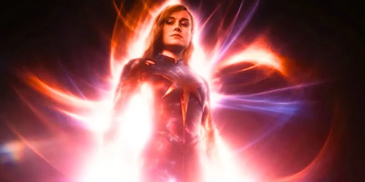 Capitã Marvel de Brie Larson, dos Vingadores