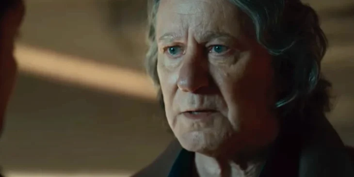 O ator Stellan Skarsgård em Andor, série de Star Wars