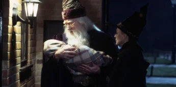 Cena do começo de Harry Potter e a Pedra Filosofal