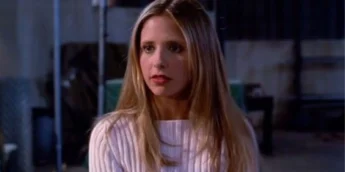 Sarah Michelle Gellar como Buffy em série clássica