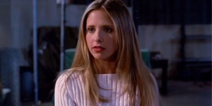 Sarah Michelle Gellar como Buffy em série clássica