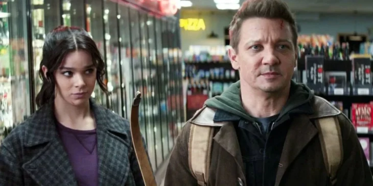 Jeremy Renner e Hailee Steinfeld em Gavião Arqueiro