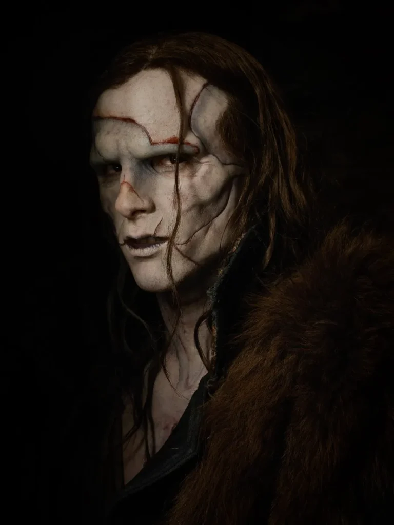 Jacob Elordi como Monstro de Frankenstein