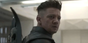 Jeremy Renner como Gavião Arqueiro