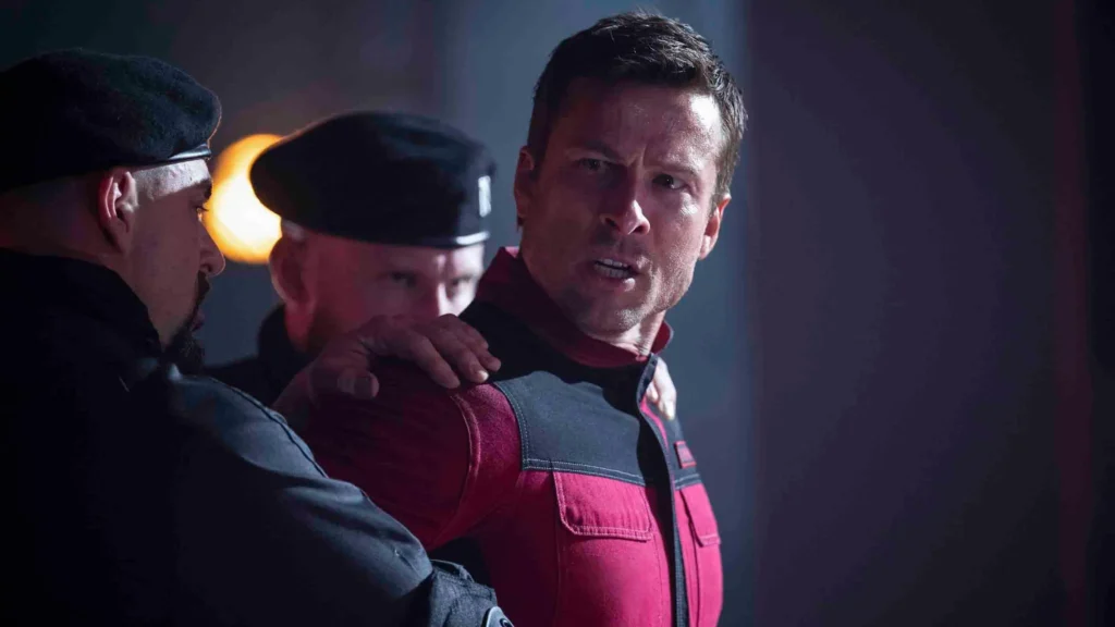 Glen Powell em O Sobrevivente
