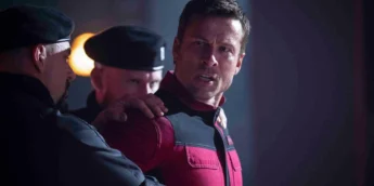 Glen Powell em O Sobrevivente