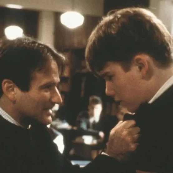 Robin Williams e Ethan Hawke em Sociedade dos Poetas Mortos