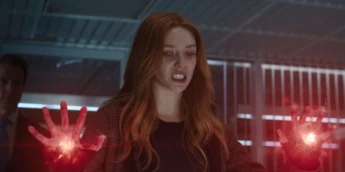 Elizabeth Olsen como a Feiticeira Escarlate