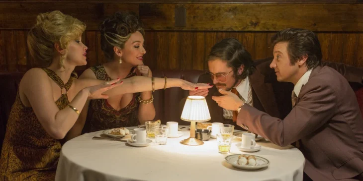 Jennifer Lawrence e Christian Bale em Trapaça