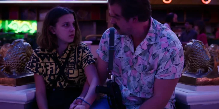 Millie Bobby Brown e David Harbour em Stranger Things