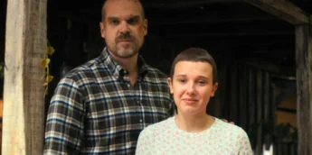Millie Bobby Brown e David Harbour na série Stranger Things