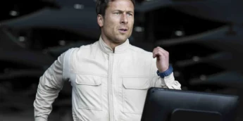 Glen Powell em O Sobrevivente