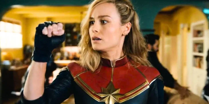 Capitã Marvel tentando usar poderes em As Marvels