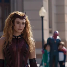 Elizabeth Olsen como a Feiticeira Escarlate