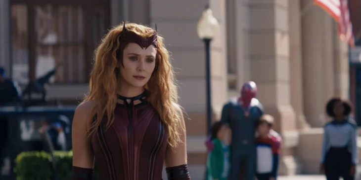 Elizabeth Olsen como a Feiticeira Escarlate