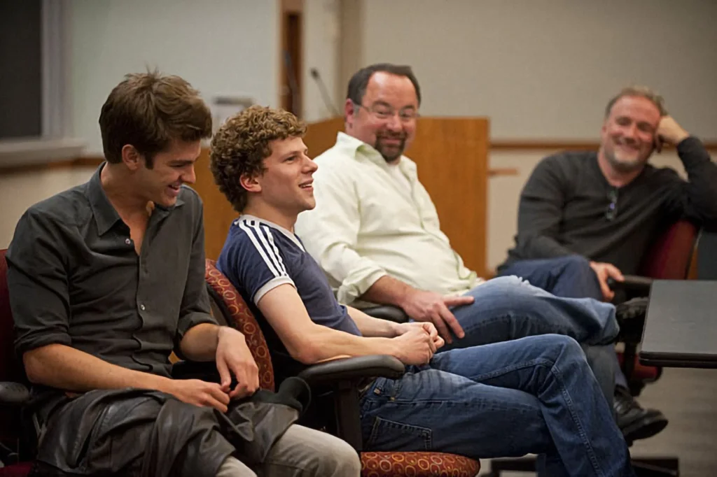 Jesse Eisenberg, Andrew Garfield, David Fincher e Jeff Cronenweth nos bastidores de A Rede Social