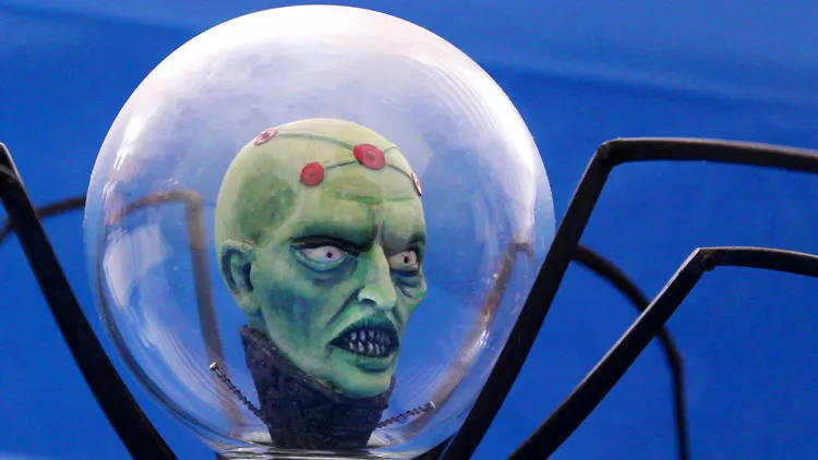 Concepção do visual de Brainiac no cancelado Superman Lives, de Tim Burton