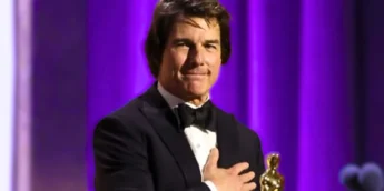 Tom Cruise com seu Oscar honorário