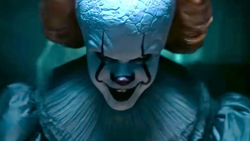 Bill Skarsgard como Pennywise em IT Bem-Vindos a Derry