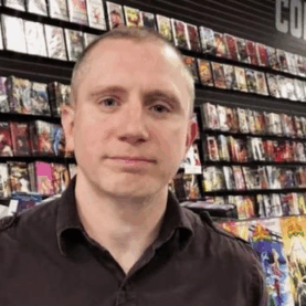 Icônico roteirista de Superman, Phillip Kennedy Johnson assina contrato de exclusividade com a Marvel