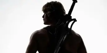 Nicholas Galitzine como He-Man, de Mestres do Universo
