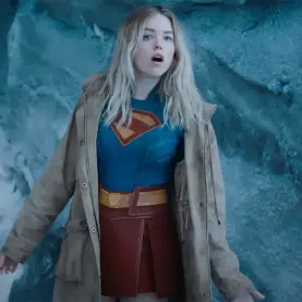 Milly Alcock como a Supergirl em Superman