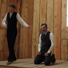 Paul Dano e Daniel Day-Lewis em Sangue Negro