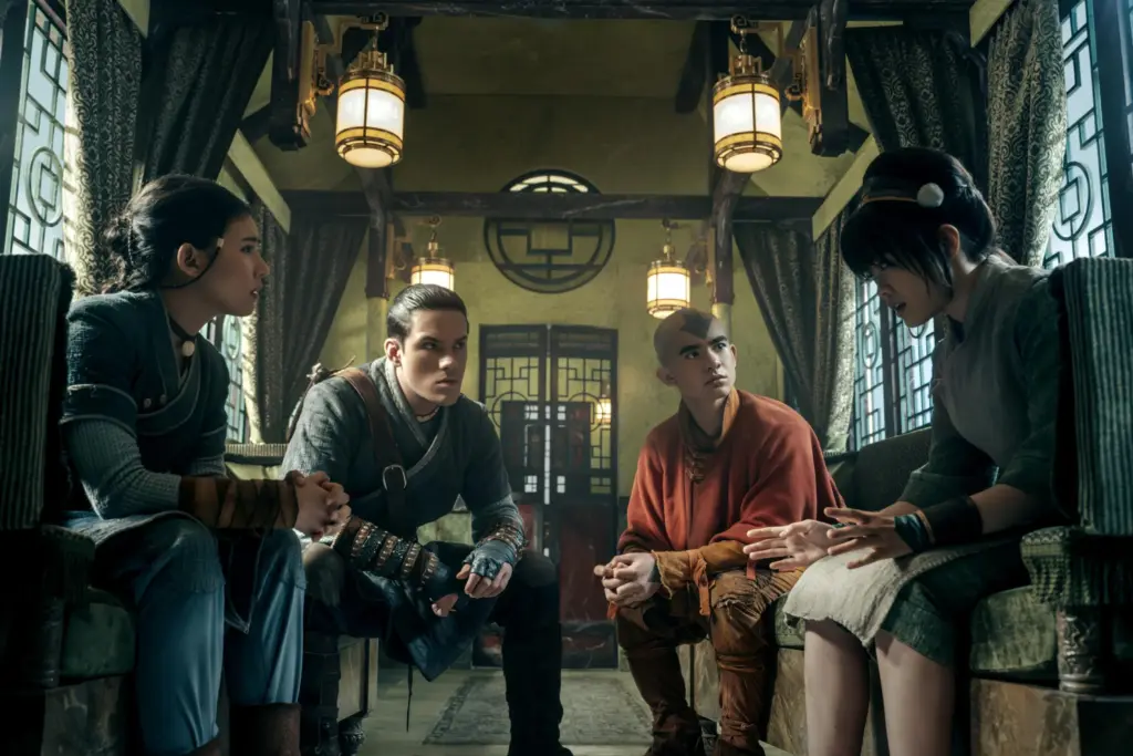 Sokka (Ian Ousley), Katara (Kiawentiio), Aang (Gordon Cormier) e Toph (Miya Cech) na 2ª temporada de Avatar: O Último Mestre do Ar