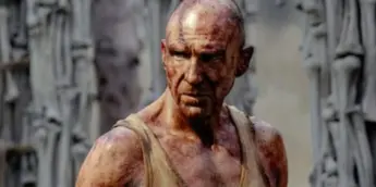 Ralph Fiennes em Extermínio O Templo dos Ossos