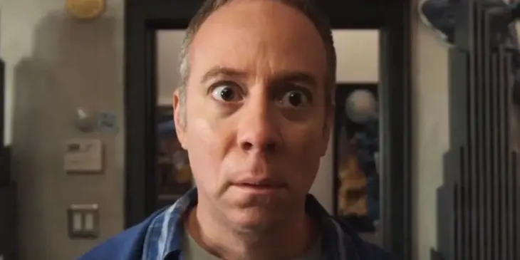 Stuart em novo derivado de The Big Bang Theory