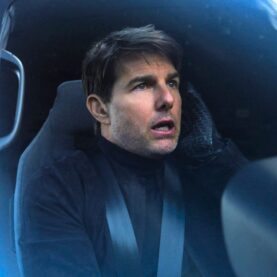 Tom Cruise pilotando nave