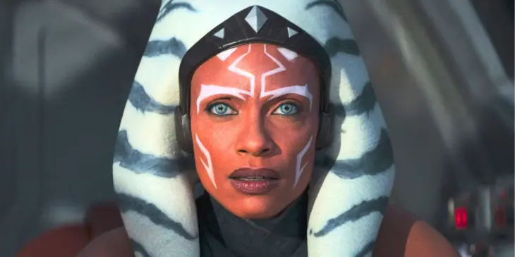 Ahsoka pilotando nave espacial