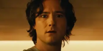 Lewis Pullman como 