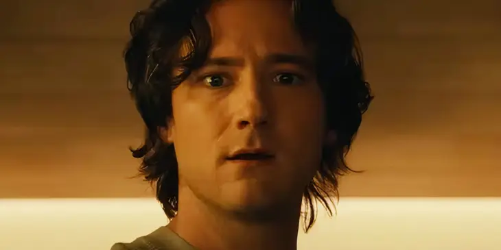 Lewis Pullman como 