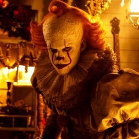 Pennywise em passado de Derry em IT Bem-Vindos a Derry