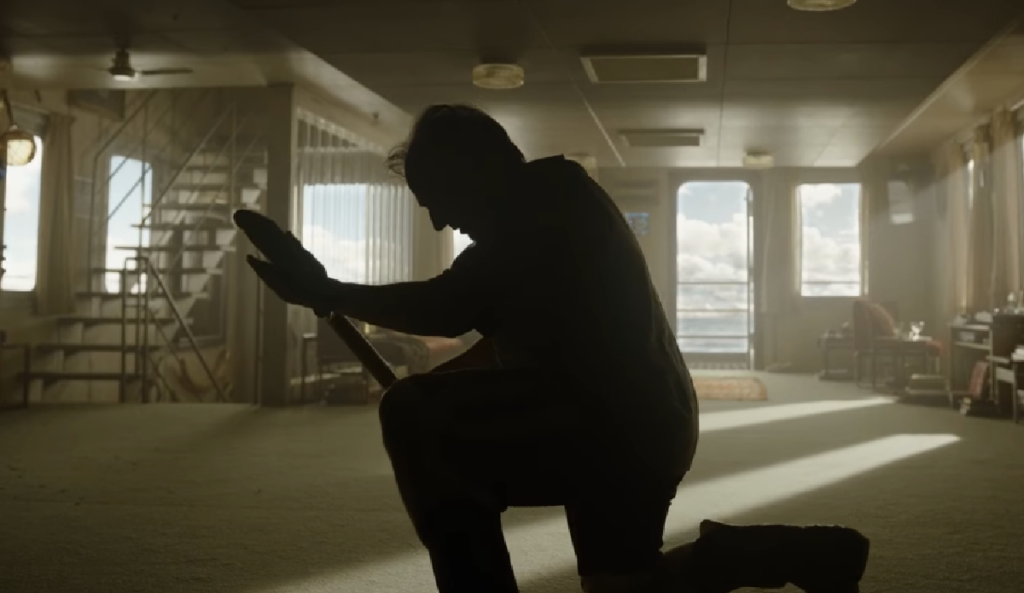 Tom Cruise está calvo e dança Gorillaz com uma pá no teaser de Digger; Assista: