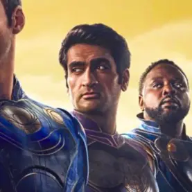 Kumail Nanjiani em meio aos Eternos do MCU
