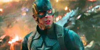 Chris Evans com traje de Capitão América em filme dos Vingadores