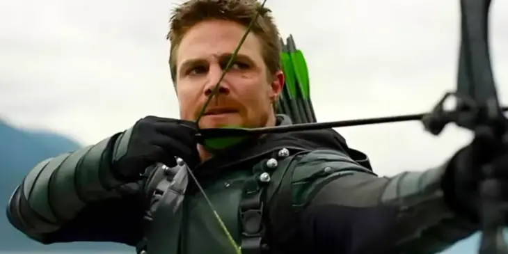 Stephen Amell como Arqueiro Verde em Arrow