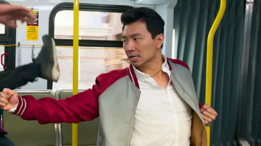 Simu Liu em ação como Shang-Chi no MCU