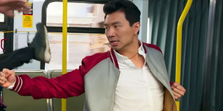 Simu Liu em ação como Shang-Chi no MCU