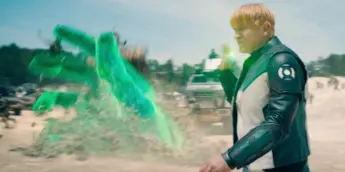 Nathan Fillion como Guy Gardner em Lanternas