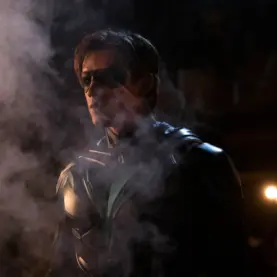 Brenton Thwaites como Dick Grayson em Titãs