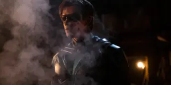 Brenton Thwaites como Dick Grayson em Titãs