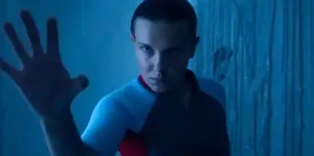 Eleven usando poderes em final de Stranger Things