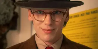 Jamie Campbell Bower como Sr Fulano em Stranger Things