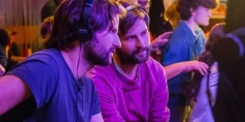 Irmãos Duffer no set de Stranger Things