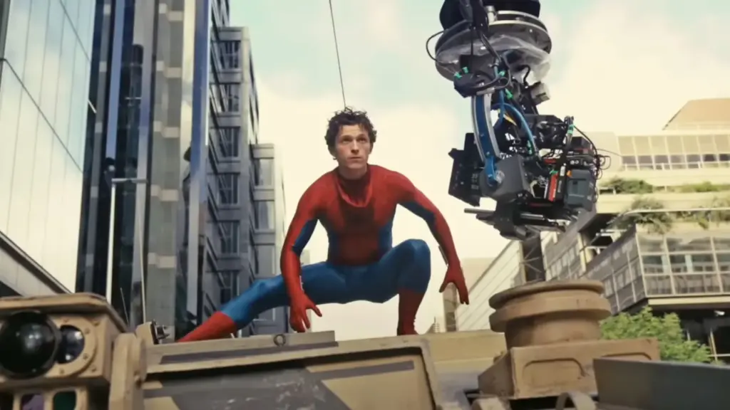 Tom Holland no set de Homem-Aranha: Um Novo Dia