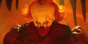 Bill Skarsgard como Pennywise em final de IT Bem-Vindos a Derry