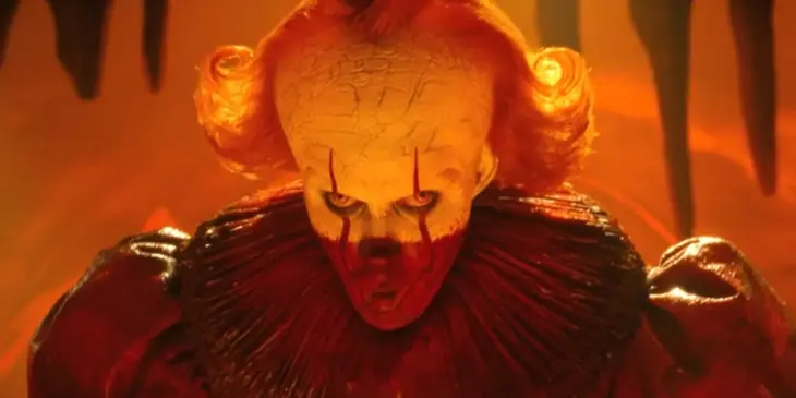 Bill Skarsgard como Pennywise em final de IT Bem-Vindos a Derry